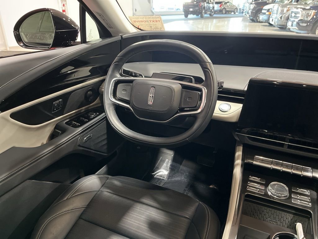 Used 2025 Lincoln Nautilus Reserve image 20