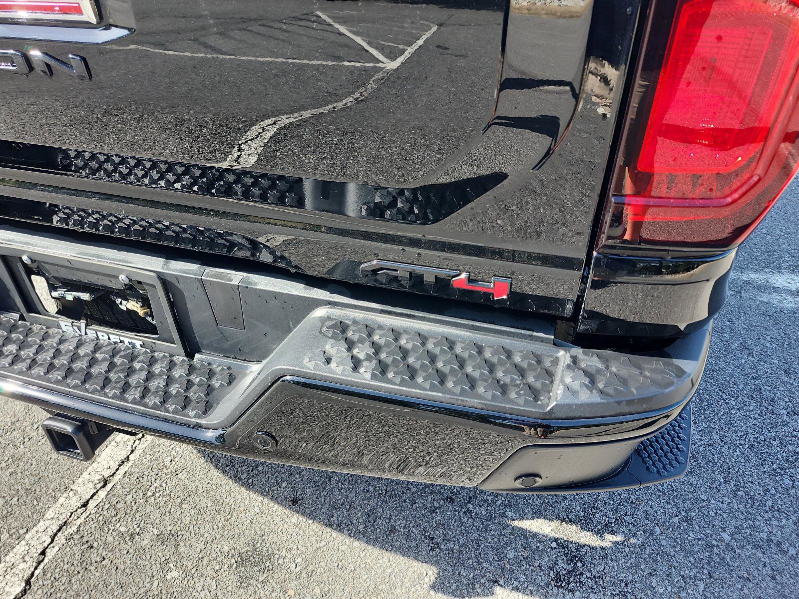 Used 2025 GMC Canyon AT4 w/ Nightfall Edition image 4