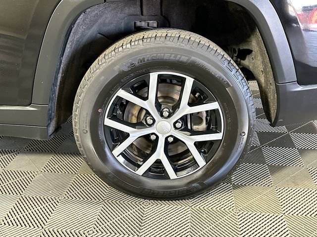 Used 2024 Jeep Grand Cherokee L Limited w/ Luxury Tech Group II image 32