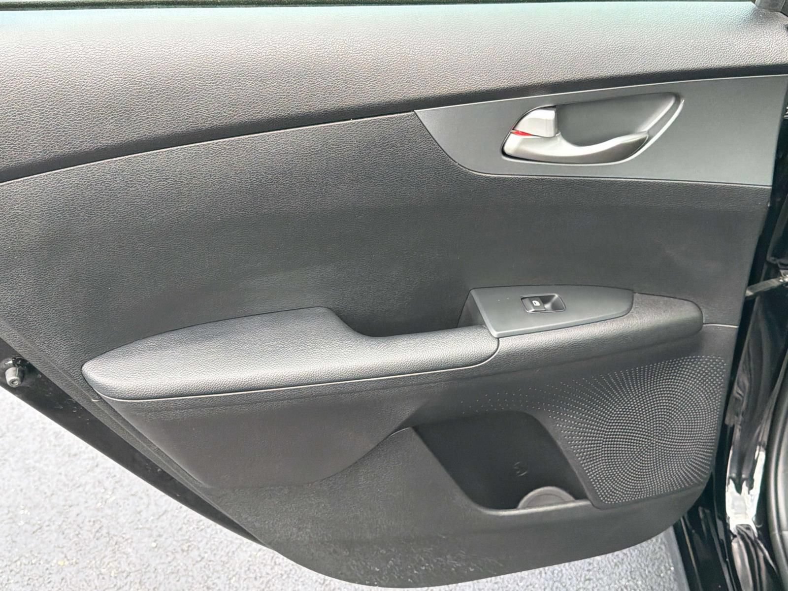 Used 2021 Kia Forte LXS FWD image 17