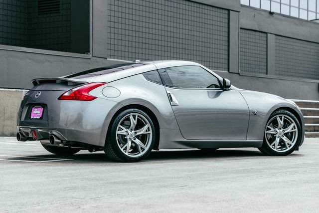 Used 2009 Nissan 370Z Touring RWD image 3