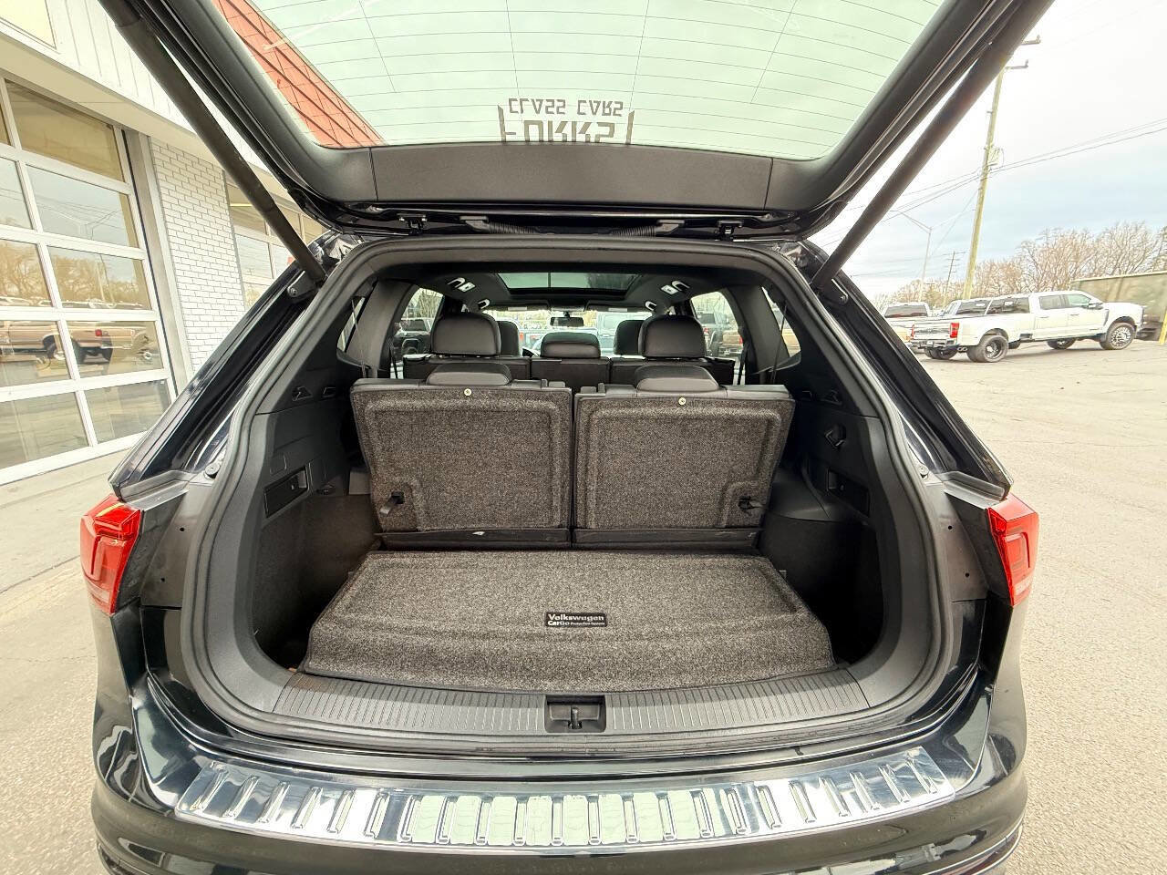 Used 2019 Volkswagen Tiguan SEL Premium R-Line image 32