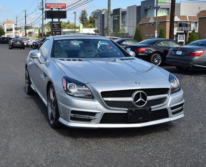 Used 2015 Mercedes-Benz SLK 250 w/ Premium Package image 9