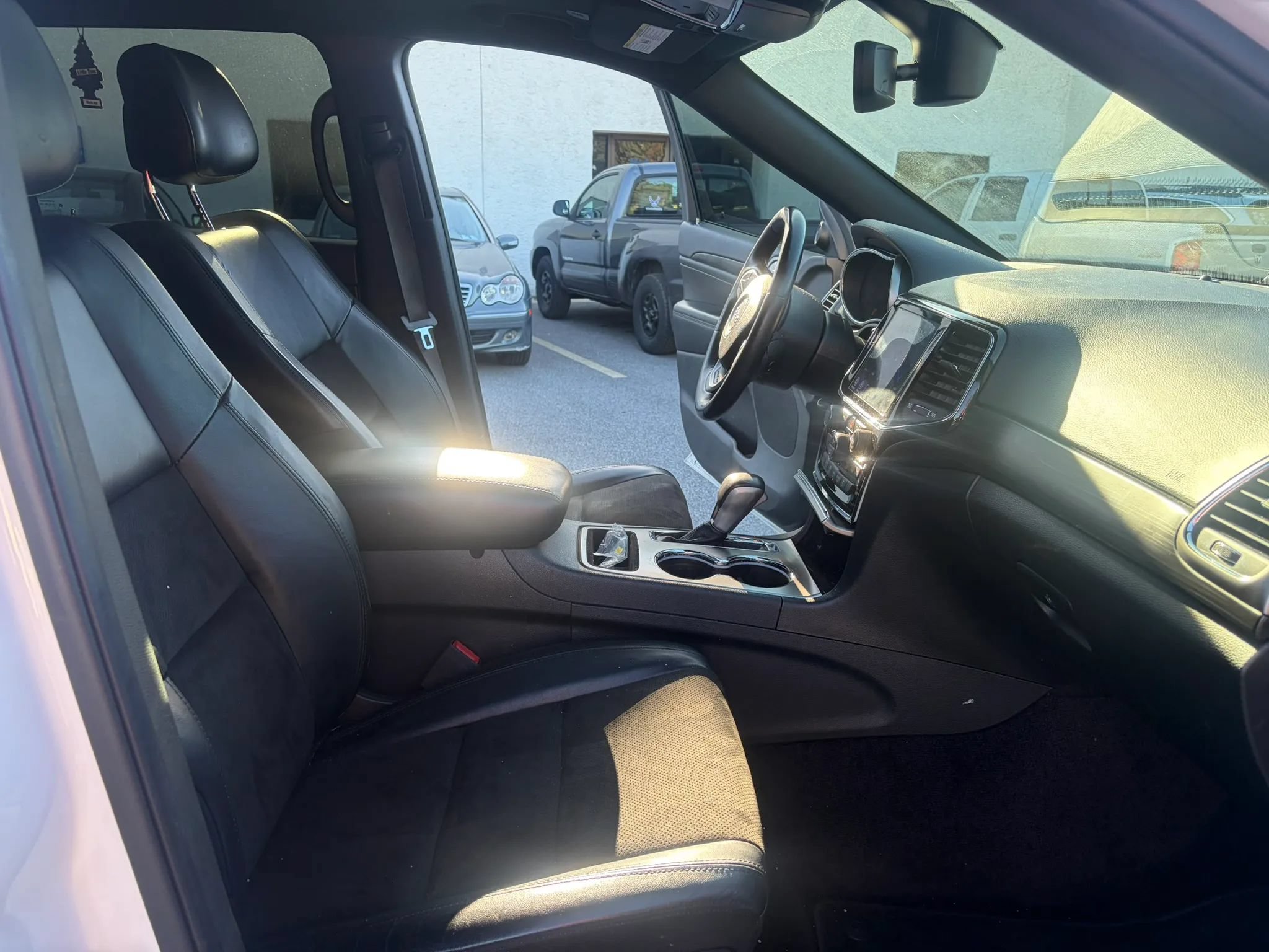 Used 2019 Jeep Grand Cherokee Altitude AWD/4WD image 32
