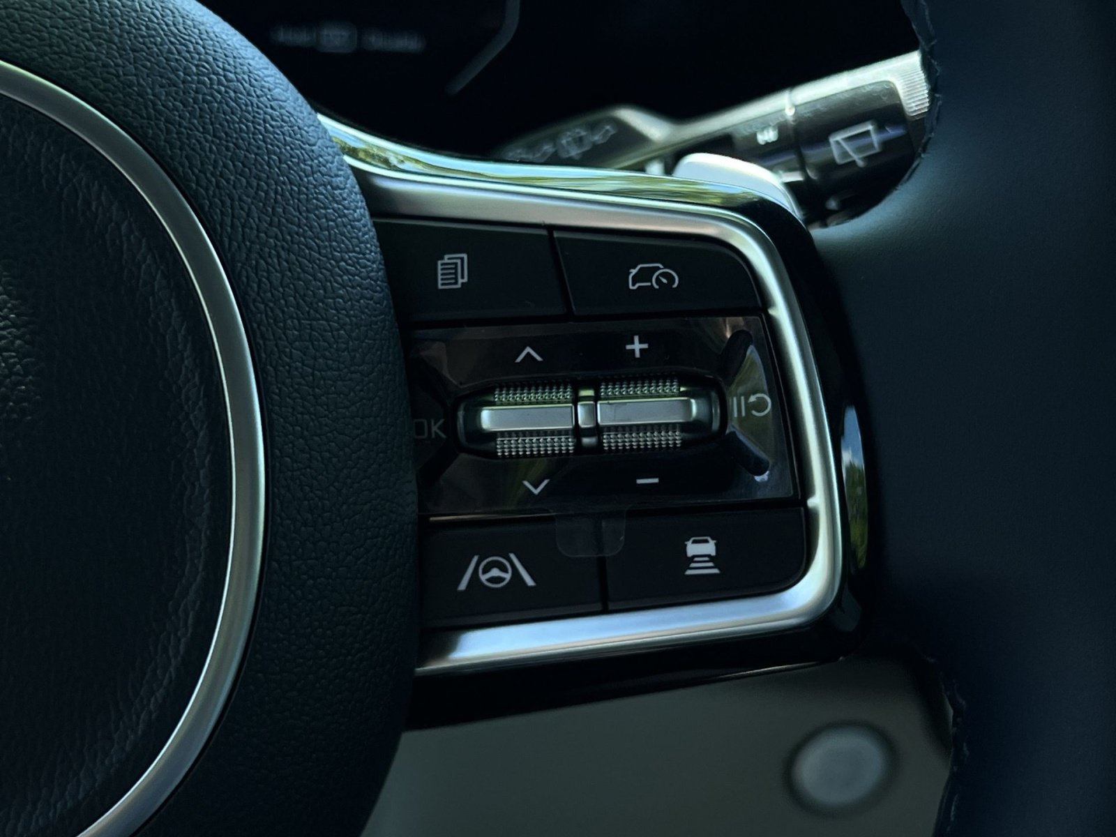New 2026 Kia Carnival SX FWD image 28
