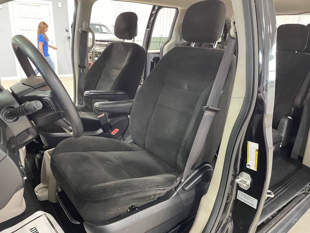 Used 2015 Dodge Grand Caravan SE w/ Quick Order Package 29E SE FWD image 10