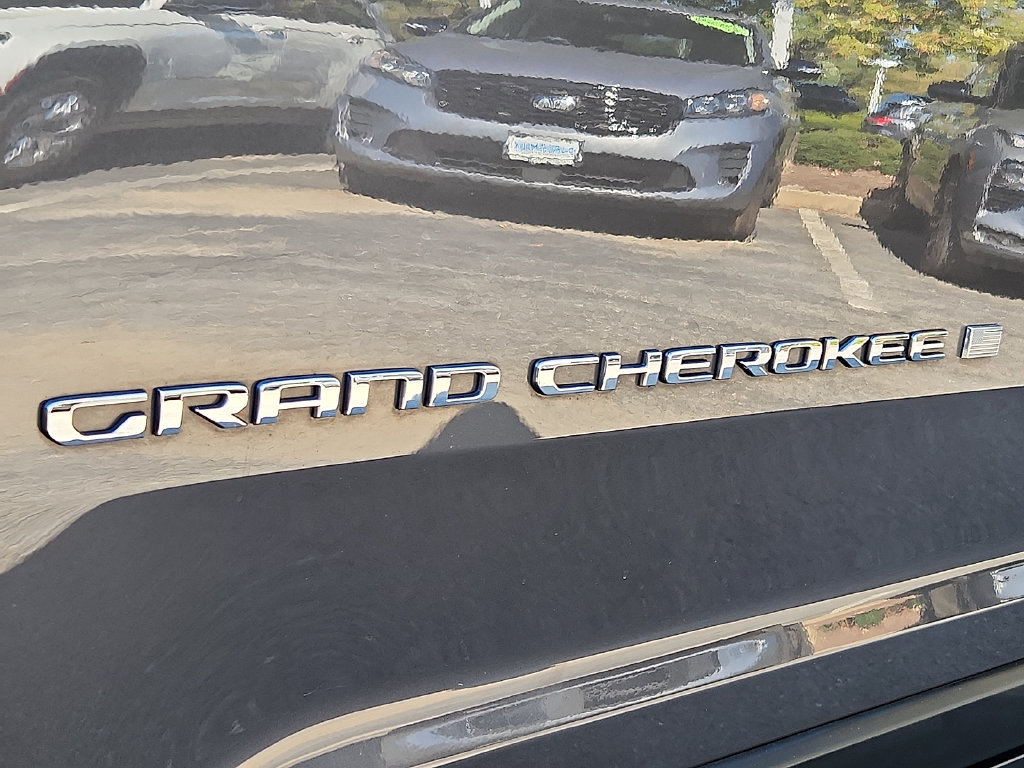 Used 2024 Jeep Grand Cherokee Limited AWD/4WD image 33