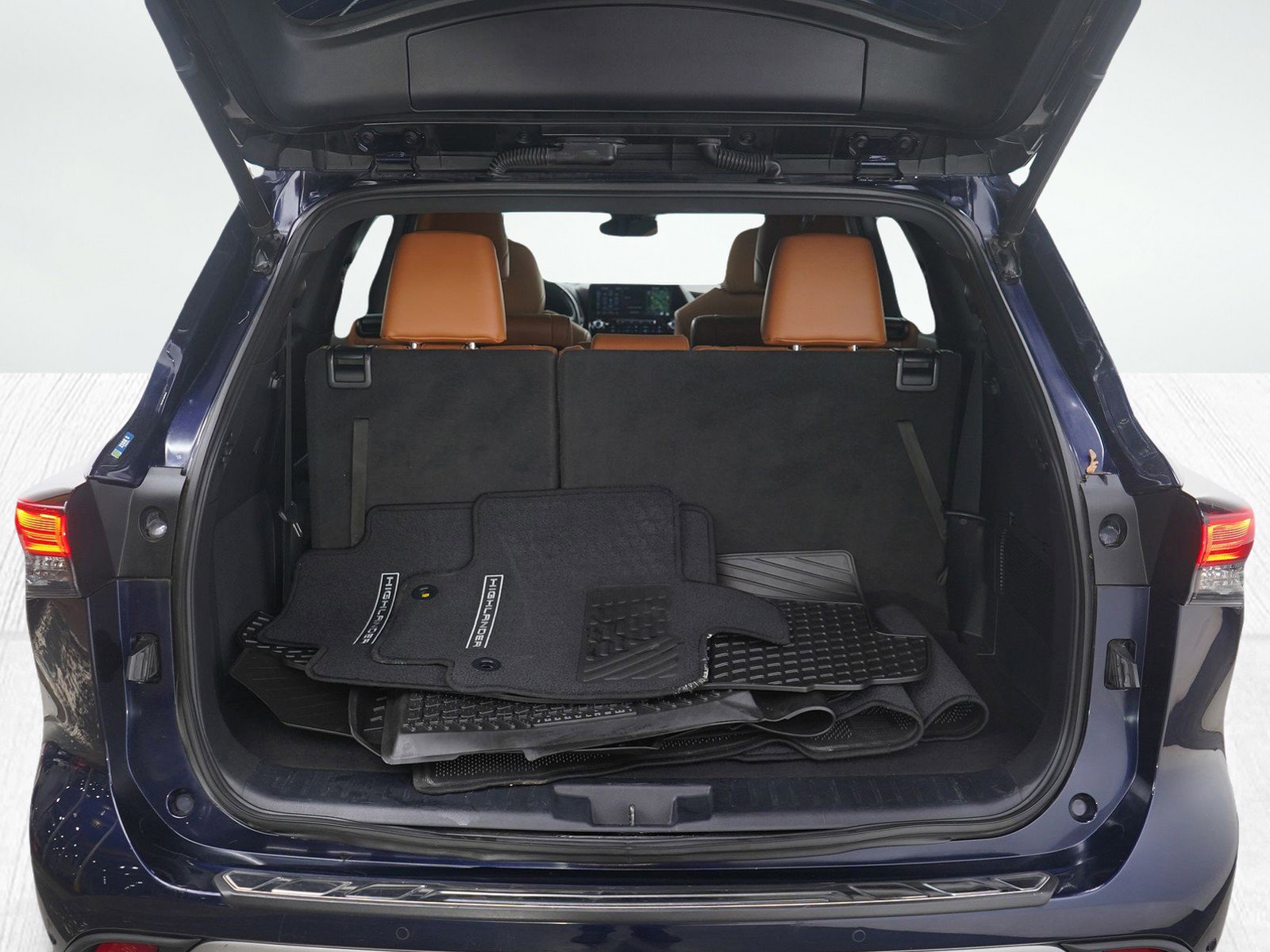 Used 2020 Toyota Highlander Platinum image 9