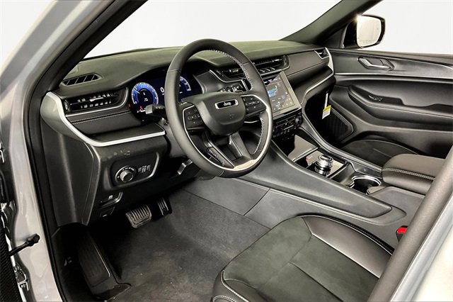 New 2025 Jeep Grand Cherokee L Altitude image 8