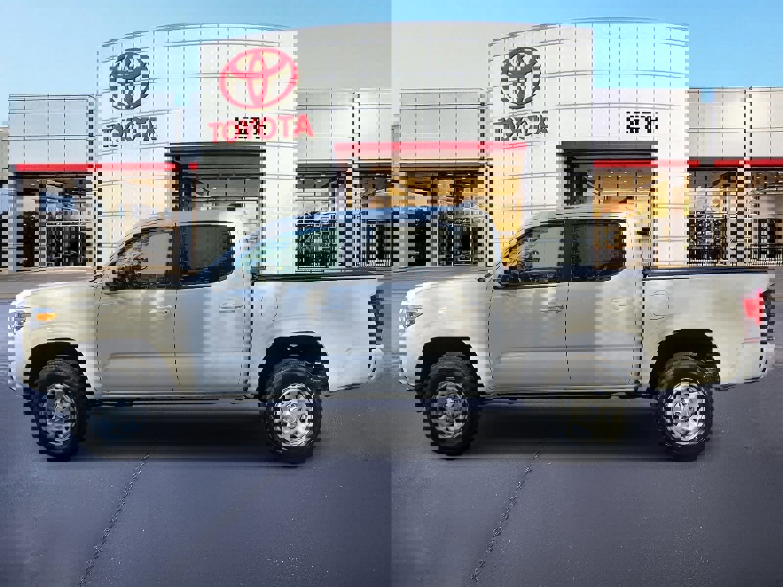 Used 2022 Toyota Tacoma SR w/ SR Convenience Package image 8