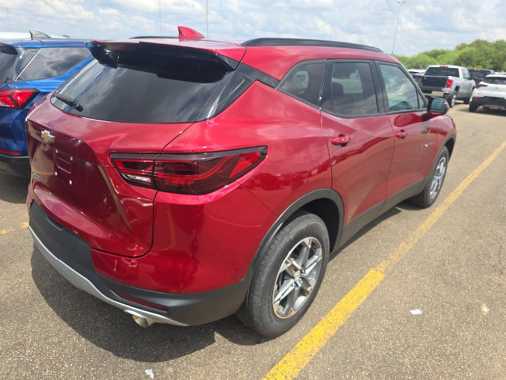 Used 2024 Chevrolet Blazer LT w/ Convenience Package FWD image 4