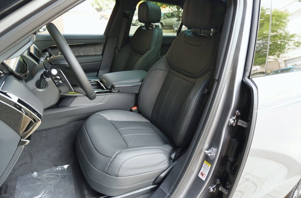Used 2025 Land Rover Range Rover Sport Dynamic SE image 13