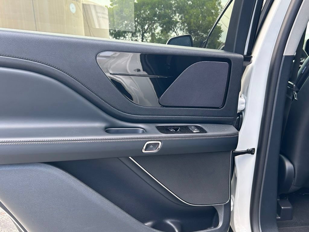 Used 2026 Lincoln Aviator 2WD w/ Jet Appearance Package image 45