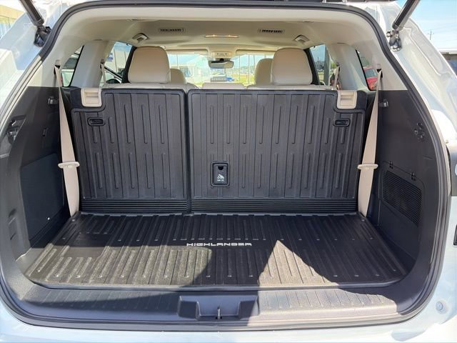 Used 2023 Toyota Highlander Limited image 26