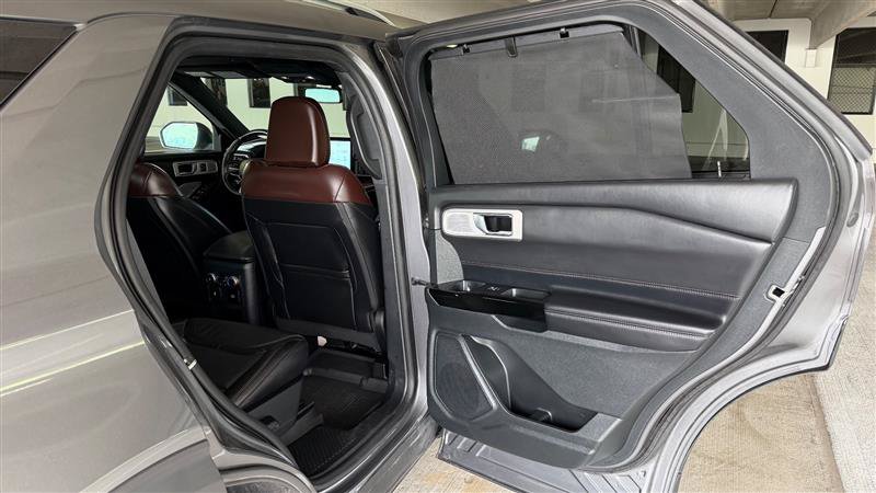 Used 2021 Ford Explorer Platinum w/ Equipment Group 601A AWD/4WD image 36