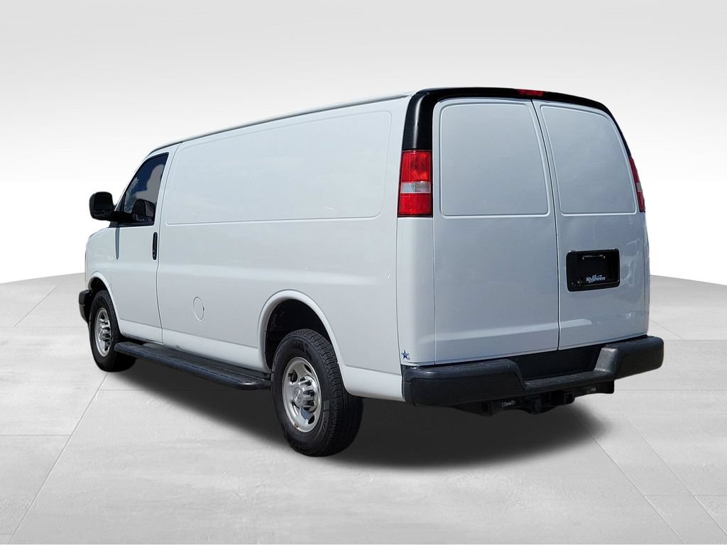 Used 2017 Chevrolet Express 2500 RWD image 4