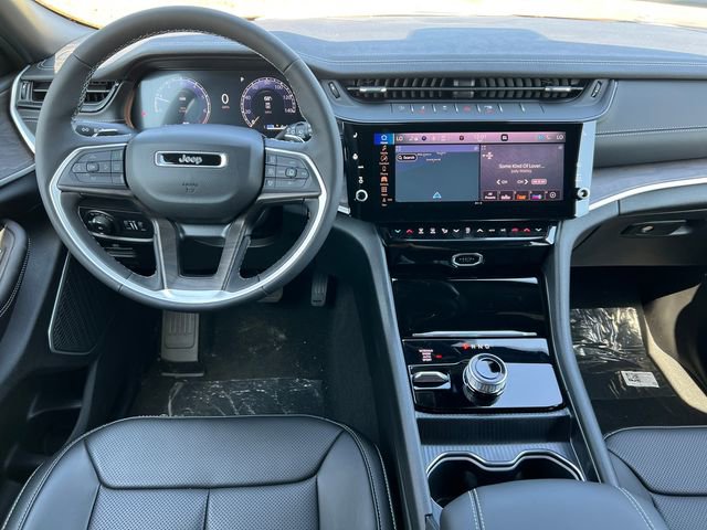 New 2026 Jeep Grand Cherokee Limited w/ Luxury Tech Group II AWD/4WD image 3