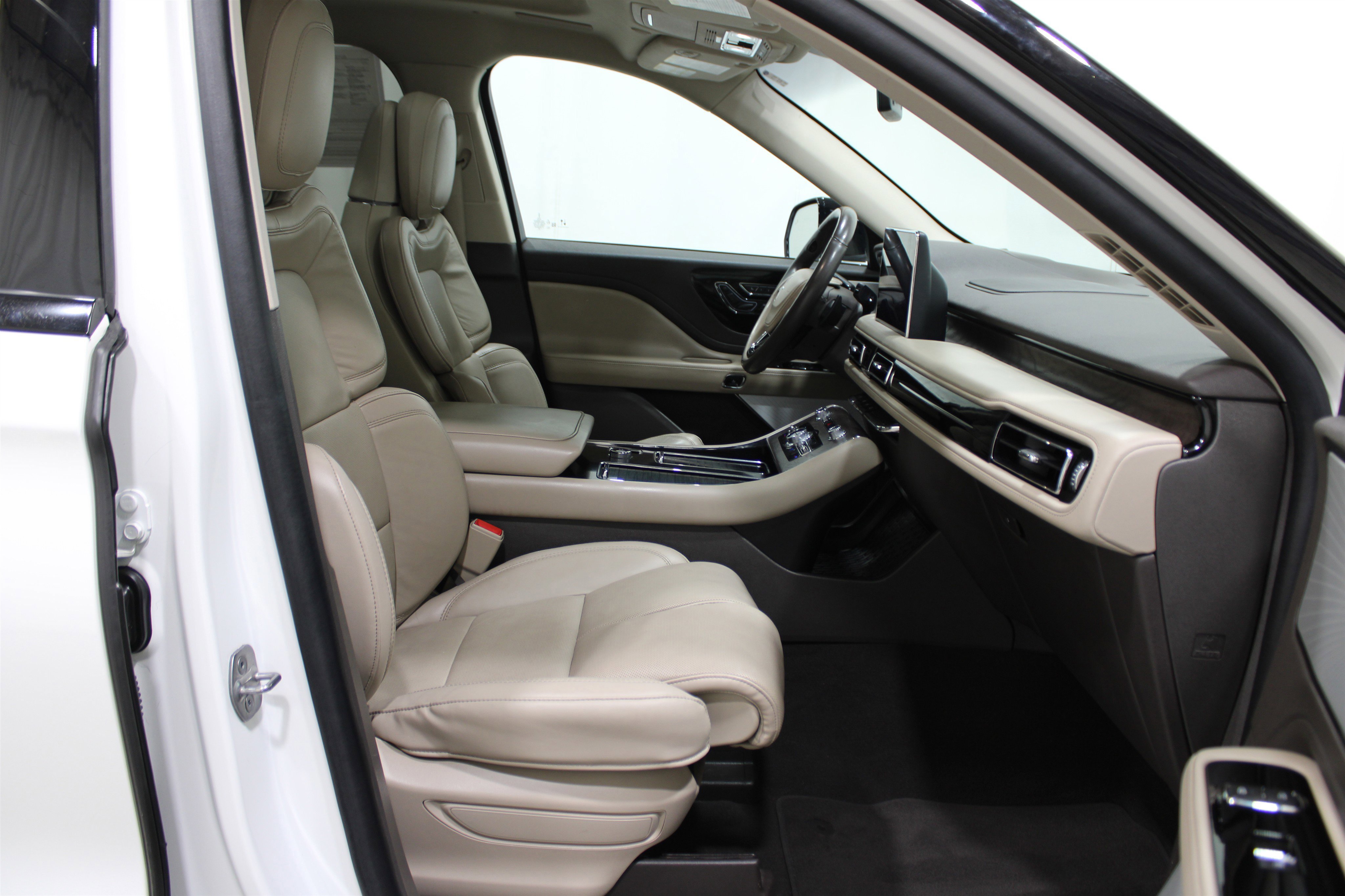 Used 2022 Lincoln Aviator Reserve w/ Equipment Group 201A image 35