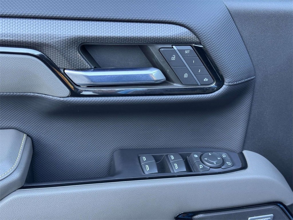 Used 2022 Chevrolet Silverado 1500 ZR2 w/ Technology Package image 17