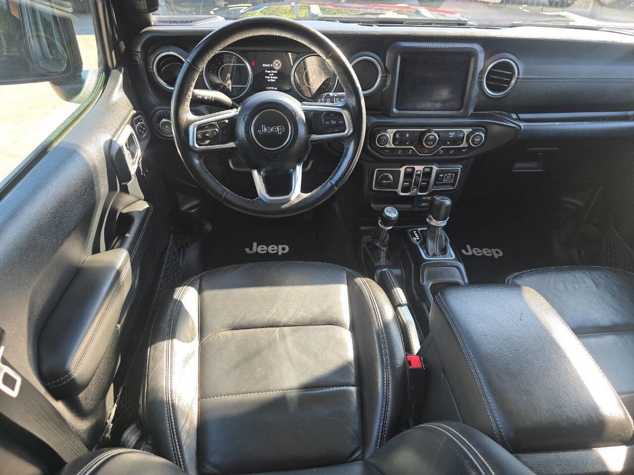 Used 2018 Jeep Wrangler Unlimited Sahara image 27