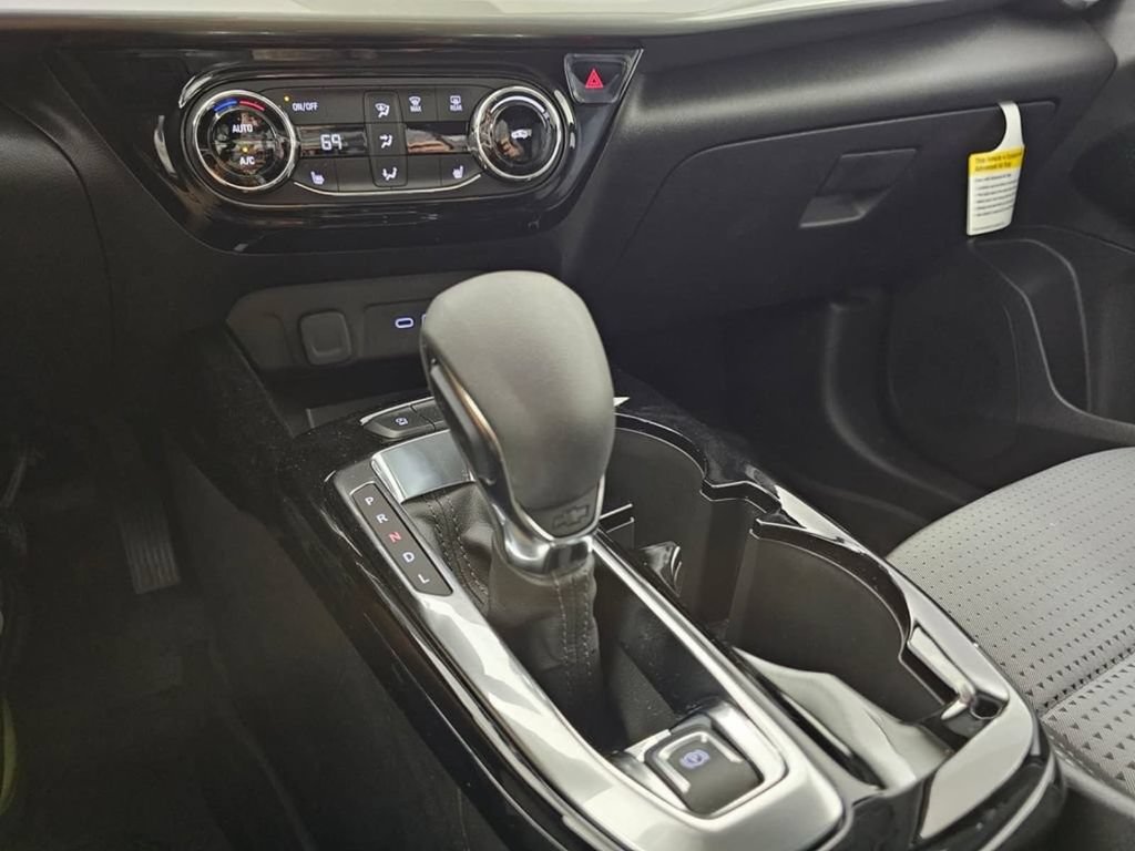 New 2026 Chevrolet Trax LT w/ Driver Confidence Package FWD image 28