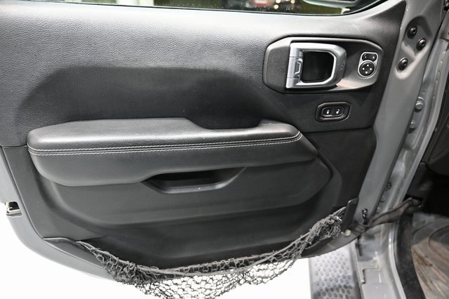 Used 2018 Jeep Wrangler Unlimited Sahara image 25