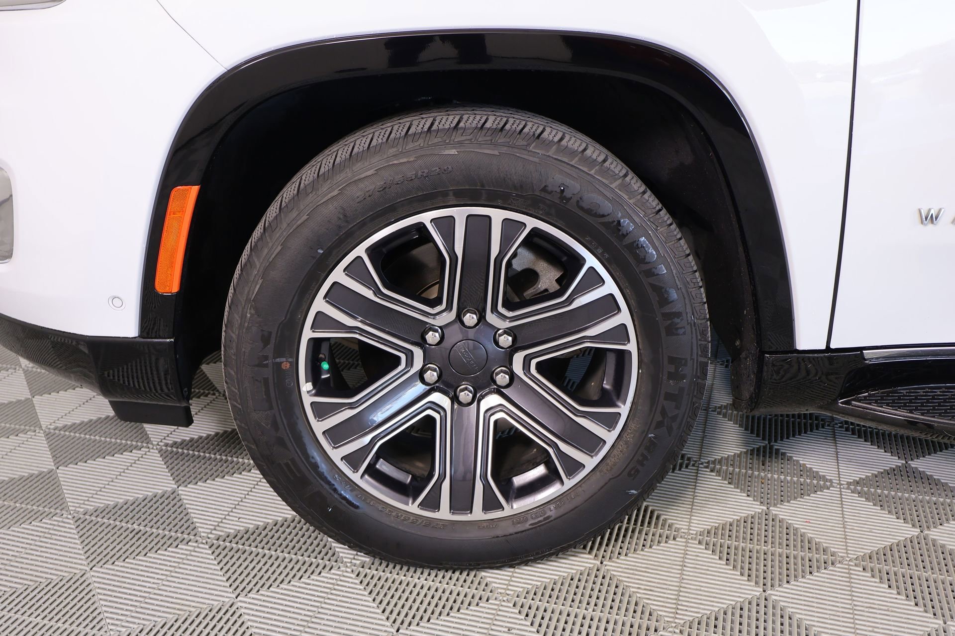 Used 2023 Jeep Wagoneer Series II image 19