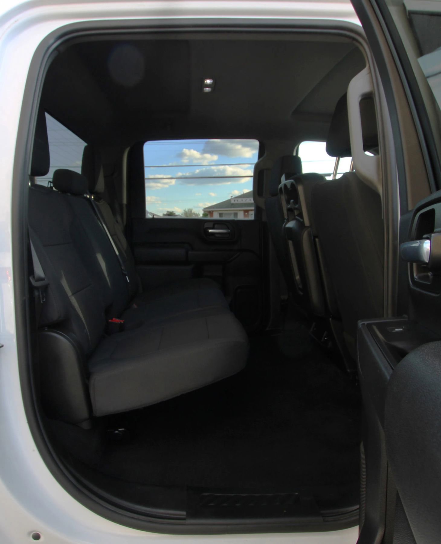 Used 2020 Chevrolet Silverado 2500 Custom w/ Custom Value Package image 12