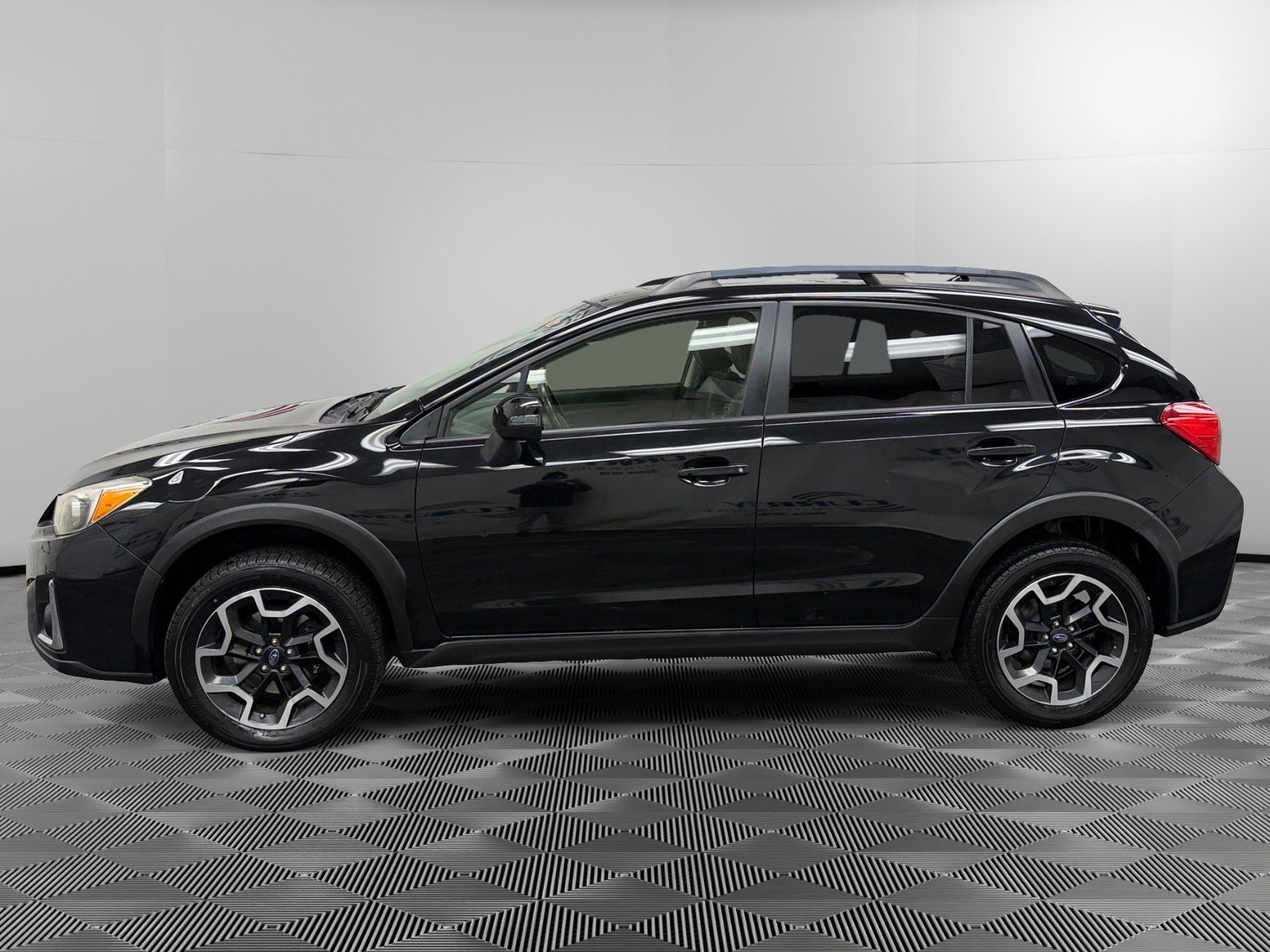 Used 2017 Subaru Crosstrek 2.0i Limited image 2