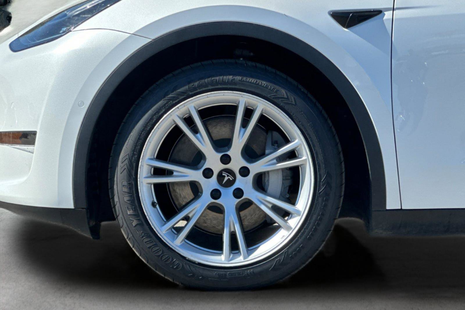 Used 2021 Tesla Model Y Long Range image 33