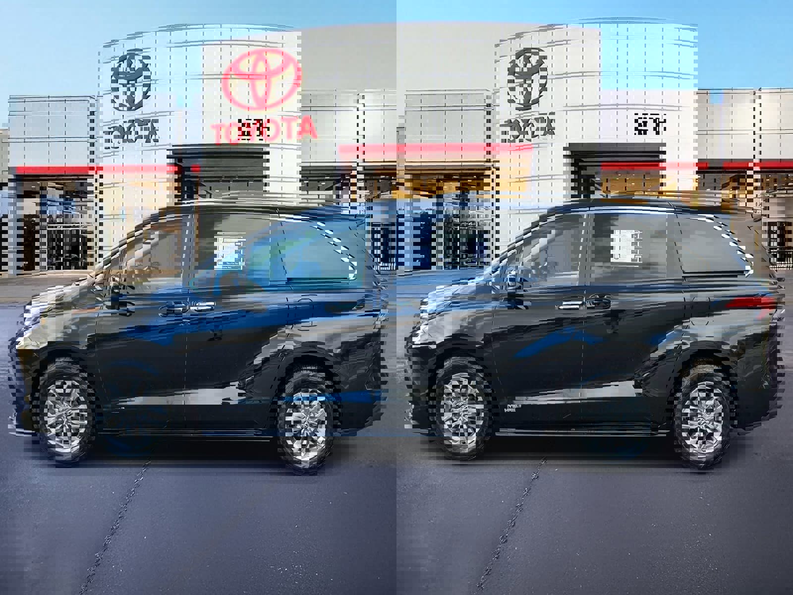 Used 2021 Toyota Sienna XLE w/ XLE Plus Package image 8