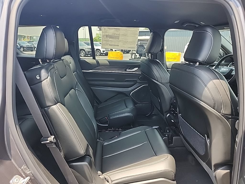 New 2026 Jeep Grand Cherokee L Limited AWD/4WD image 36