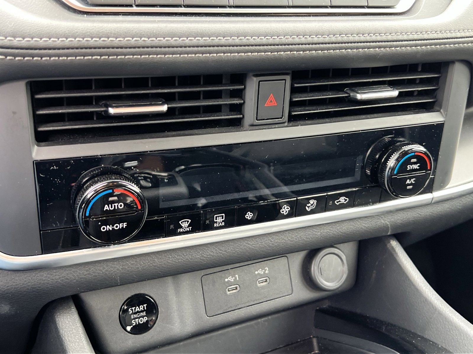 Used 2025 Nissan Rogue SV FWD image 18