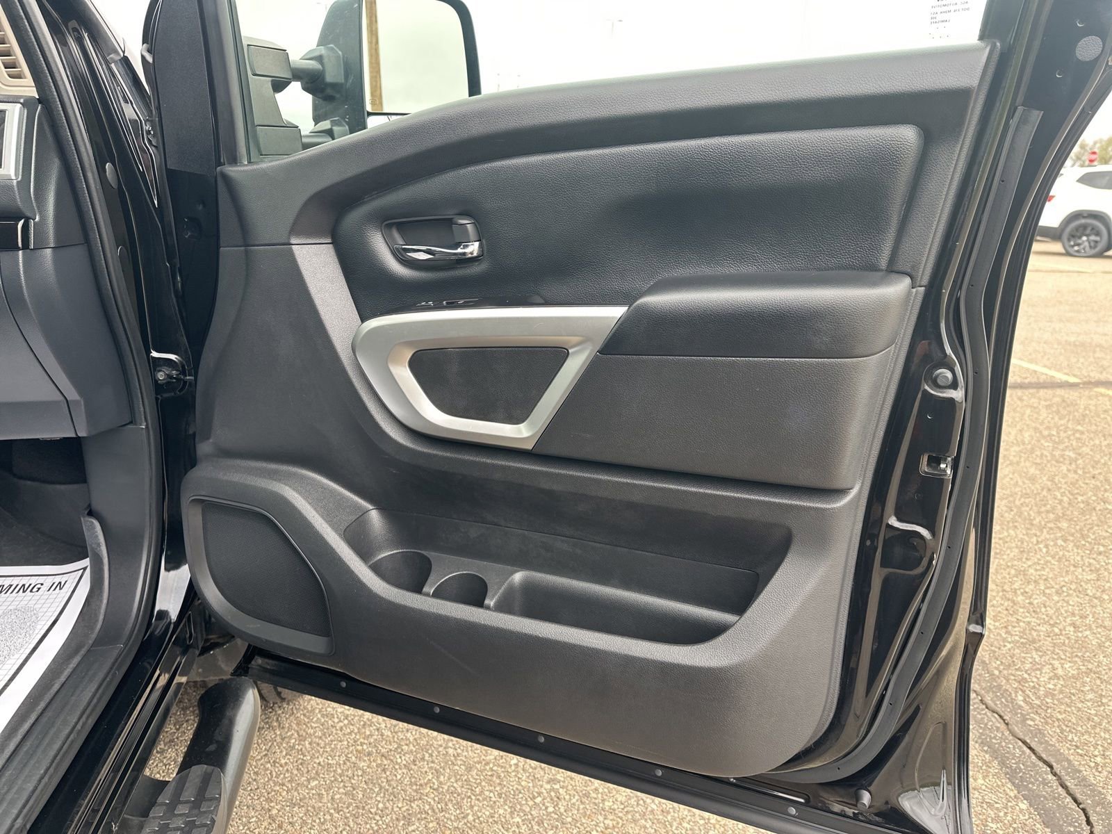 Used 2017 Nissan Titan SV AWD/4WD image 39