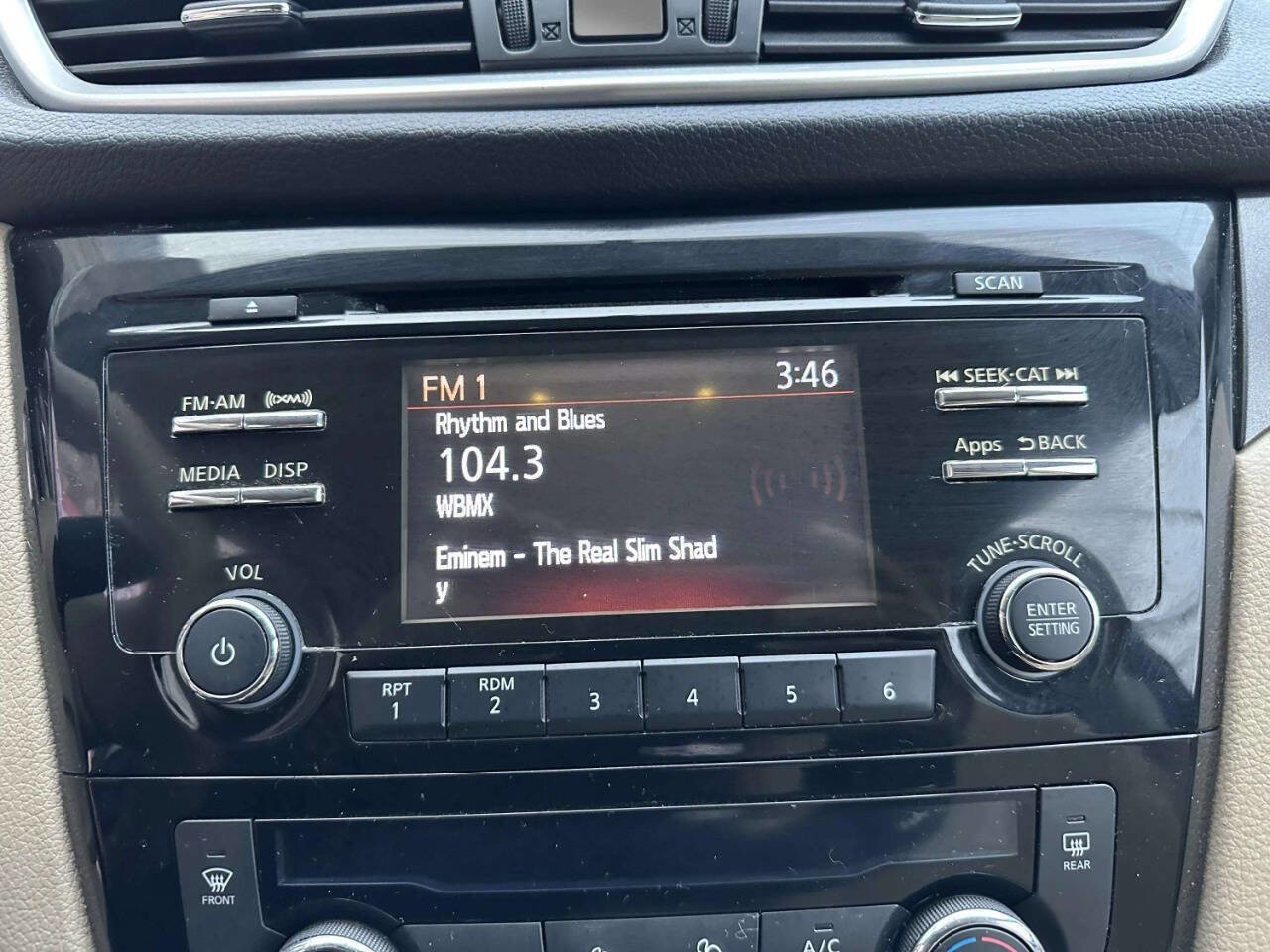 Used 2014 Nissan Rogue SV image 29