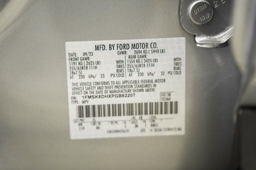 Used 2023 Ford Explorer XLT AWD/4WD image 31