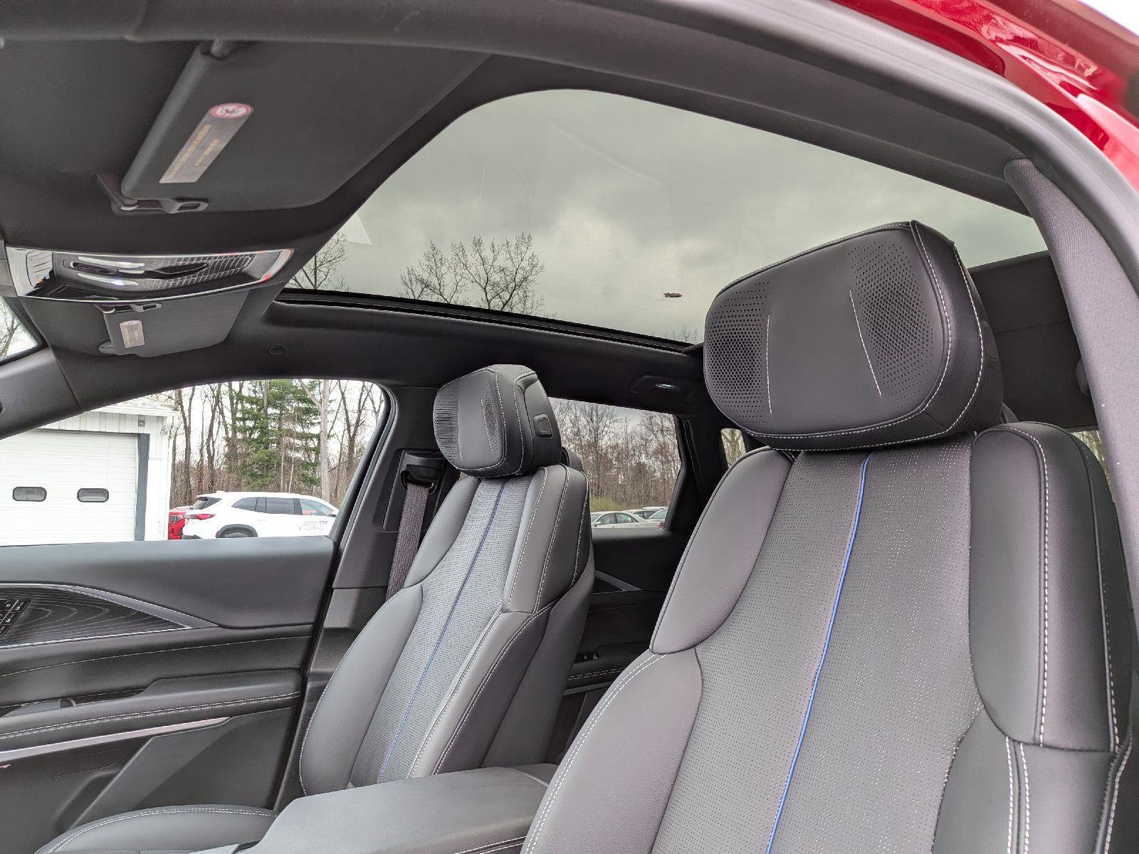 Used 2025 Cadillac Lyriq Sport AWD/4WD image 13