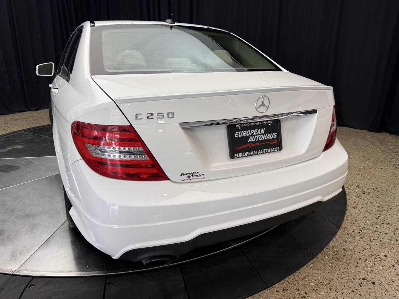 Used 2013 Mercedes-Benz C 250 Sedan image 6