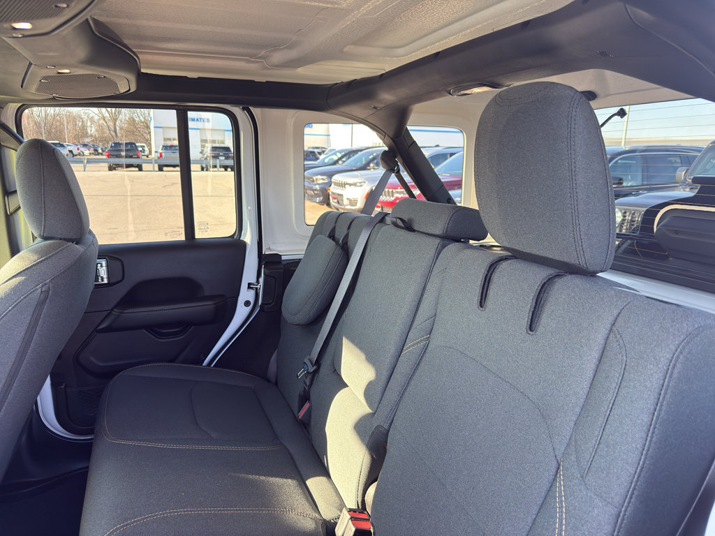 Used 2025 Jeep Wrangler Sahara w/ Safety Group image 33