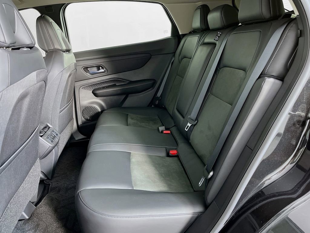 Used 2025 Nissan Ariya AWD image 33