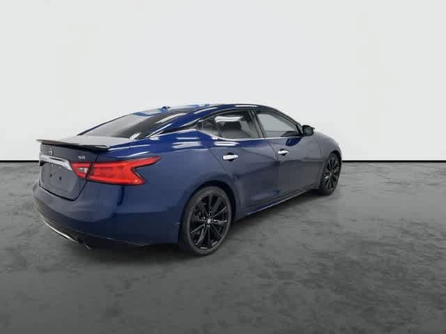 Used 2017 Nissan Maxima SR w/ Midnight Edition FWD image 3