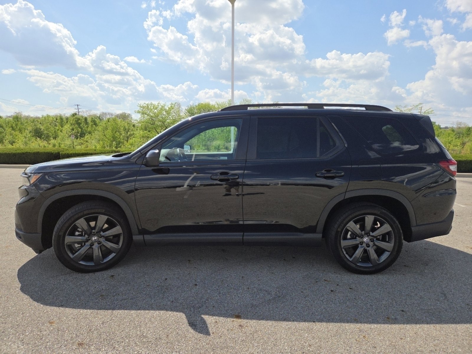 Used 2025 Honda Pilot Sport image 14