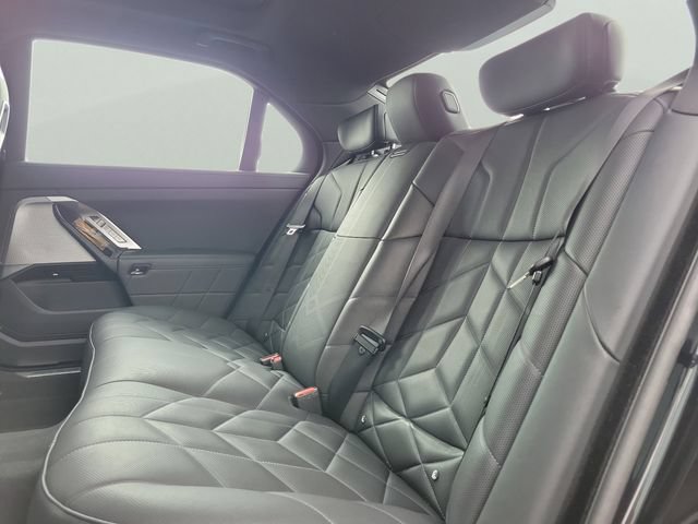 Used 2025 BMW 740i RWD image 13