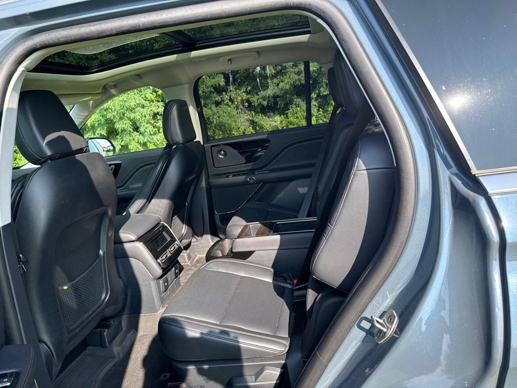 Used 2025 Lincoln Aviator Reserve AWD/4WD image 9