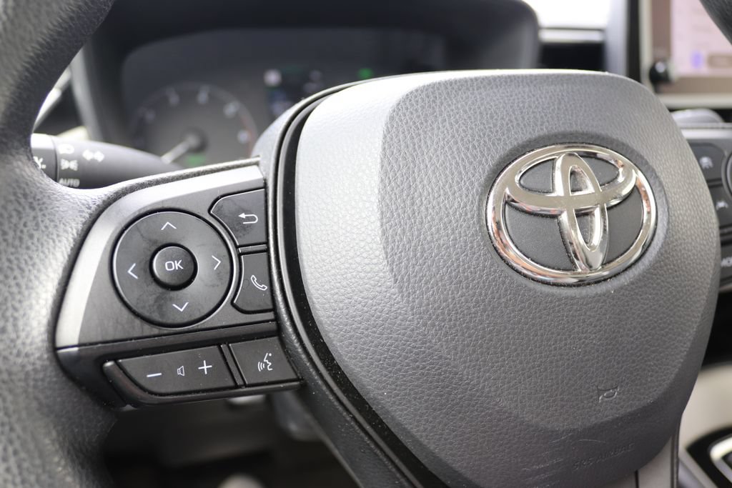 Used 2025 Toyota Corolla LE FWD image 16