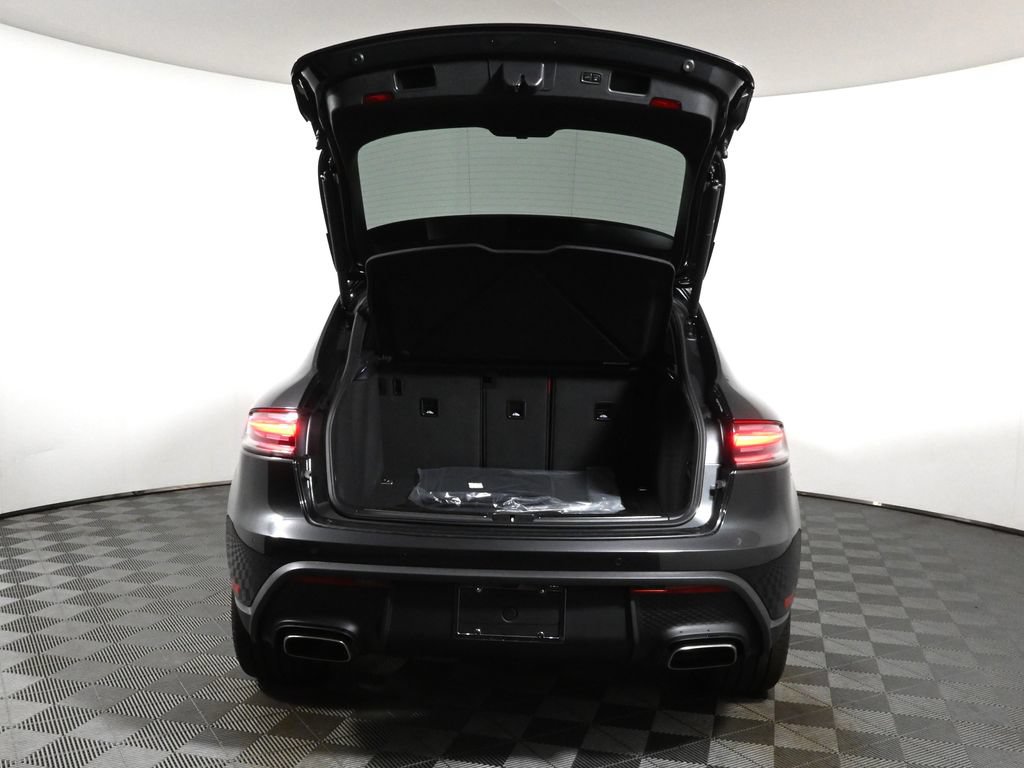 Used 2026 Porsche Macan AWD/4WD image 41