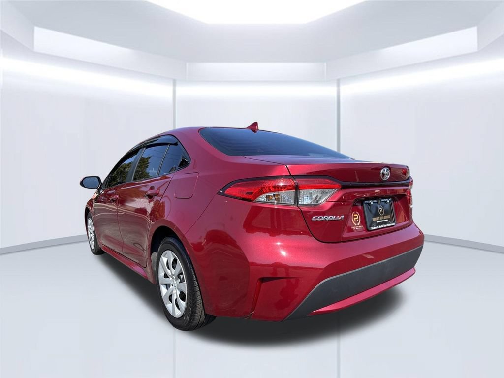 Used 2022 Toyota Corolla LE FWD image 3