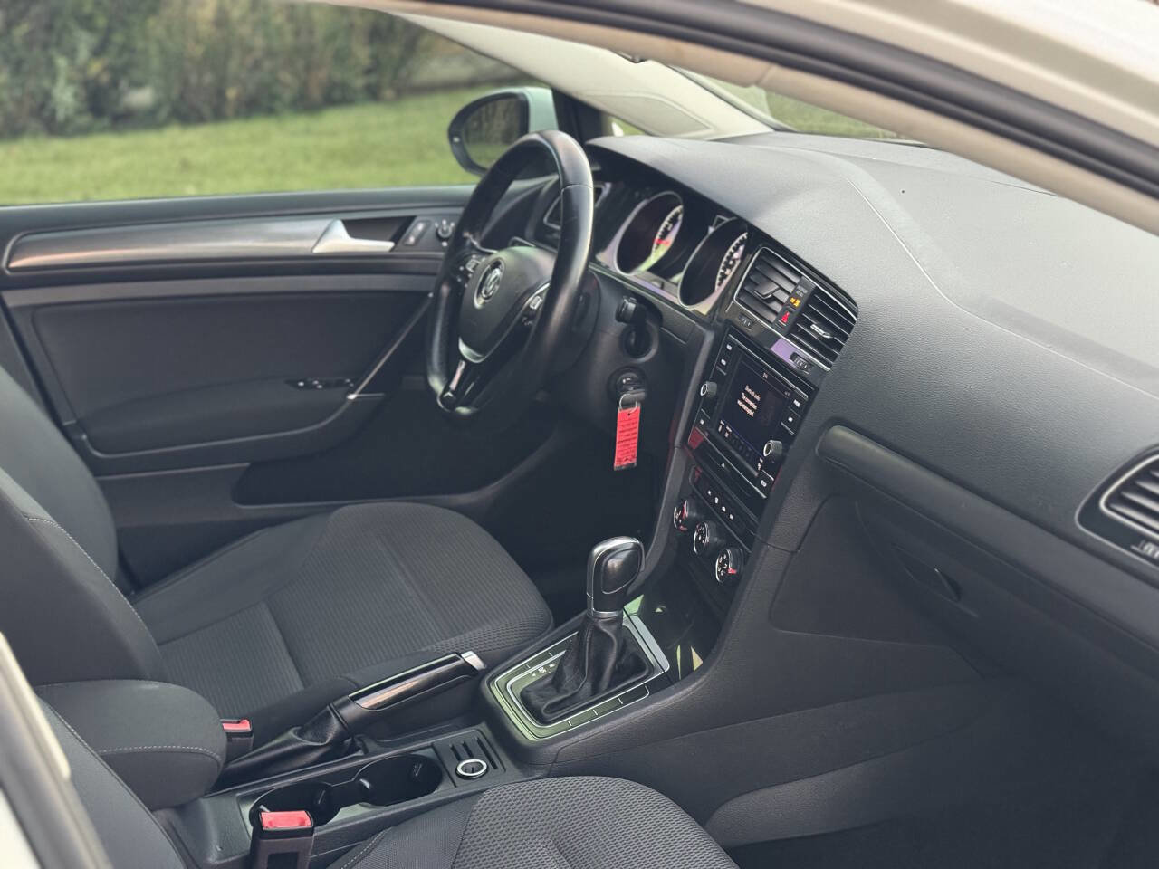 Used 2018 Volkswagen Golf S image 14