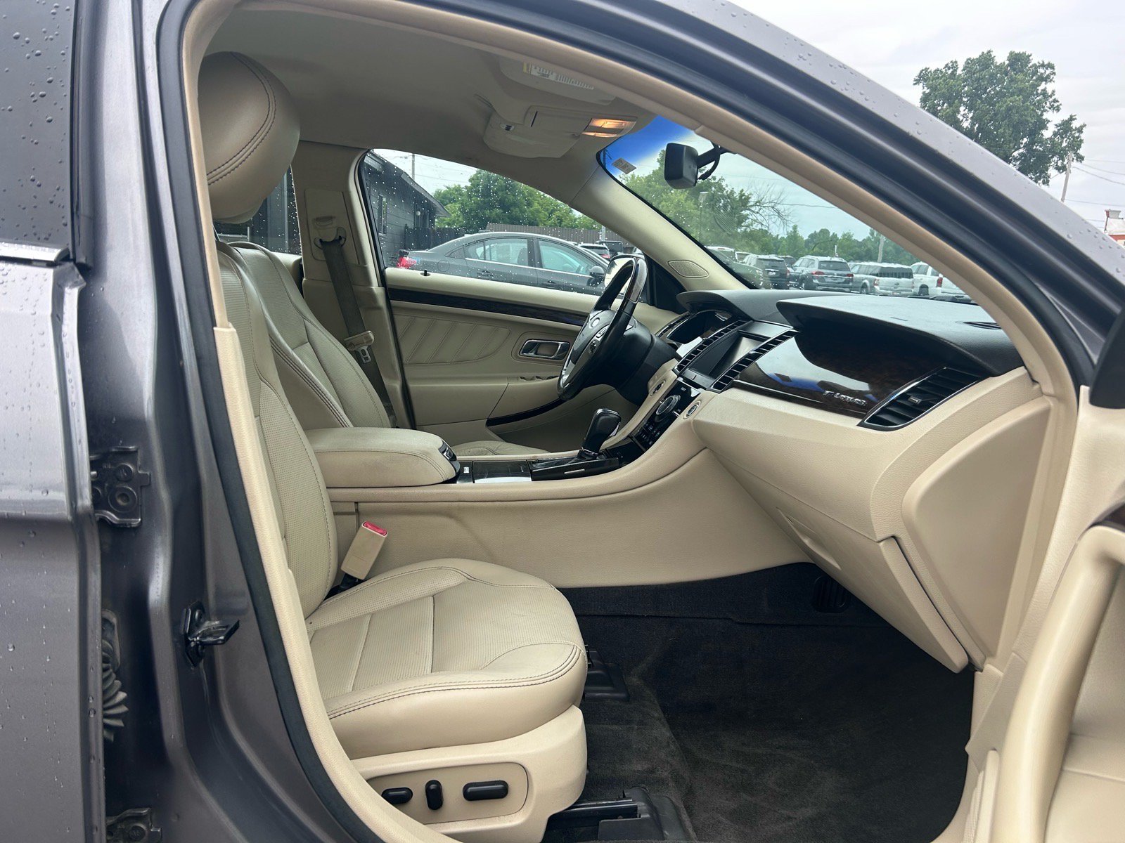 Used 2013 Ford Taurus Limited FWD image 13