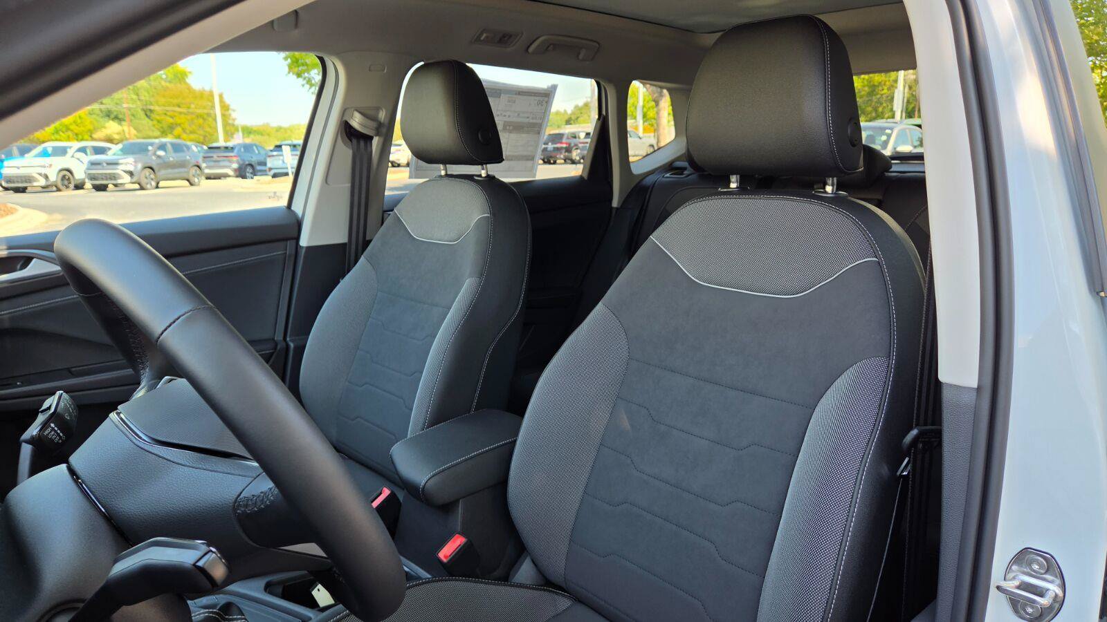 New 2027 Volkswagen Taos SE FWD image 22